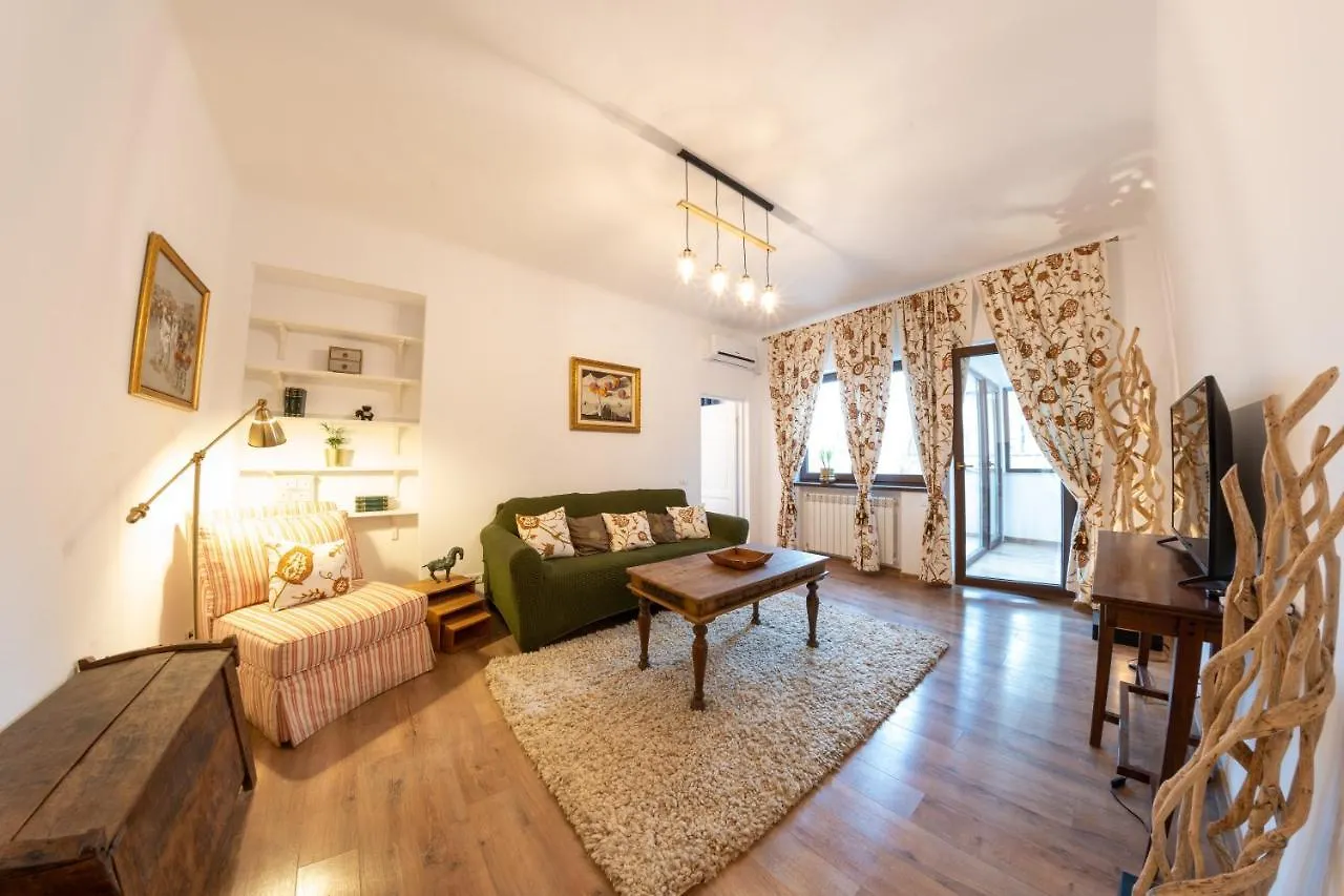 Theatre Rooftop Apartment With Patio بوخارست