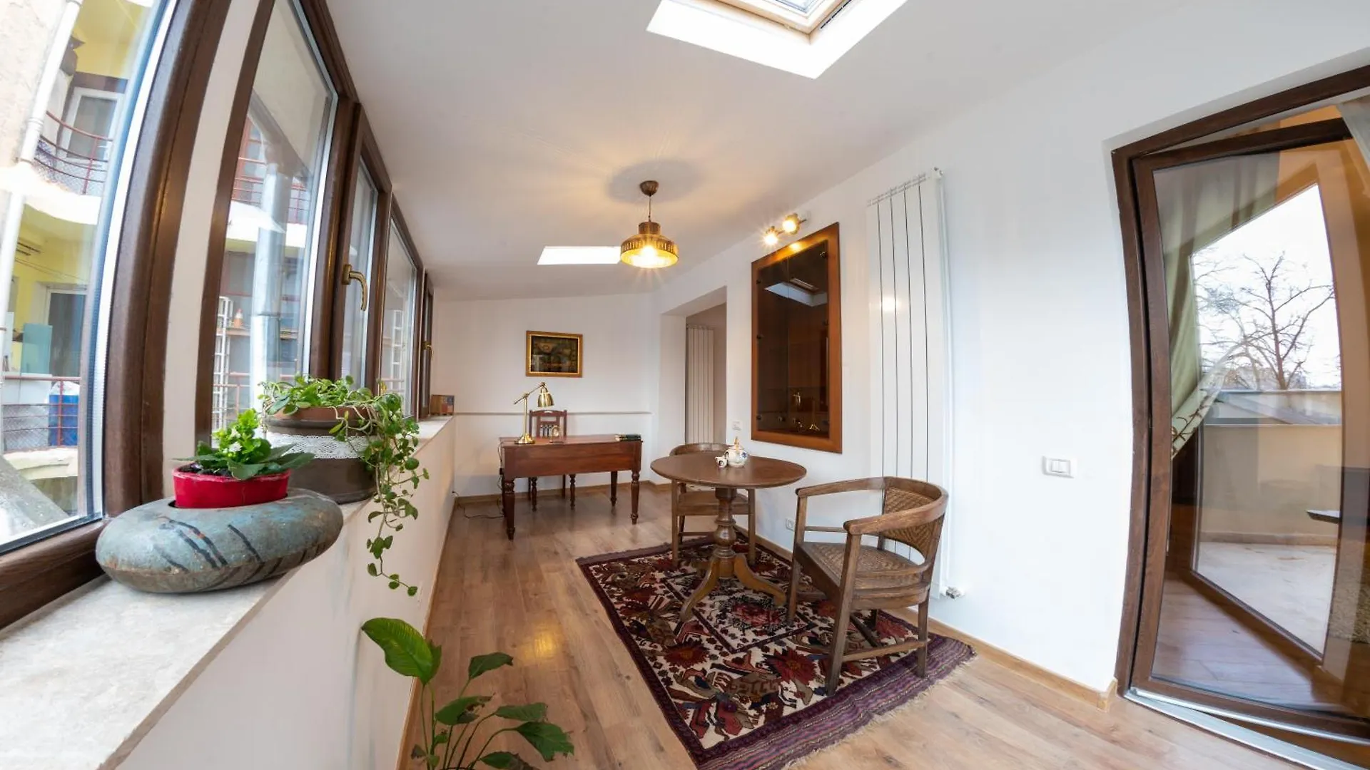 Theatre Rooftop Apartment With Patio بوخارست