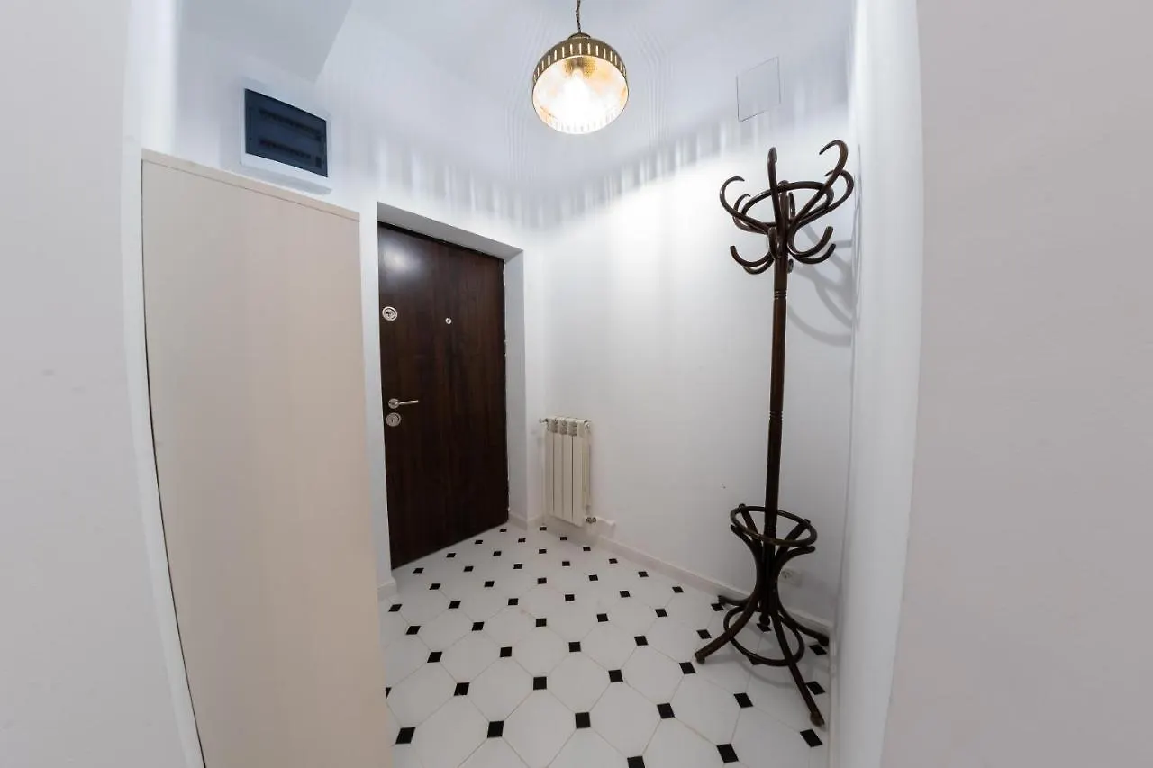 Theatre Rooftop Apartment With Patio بوخارست