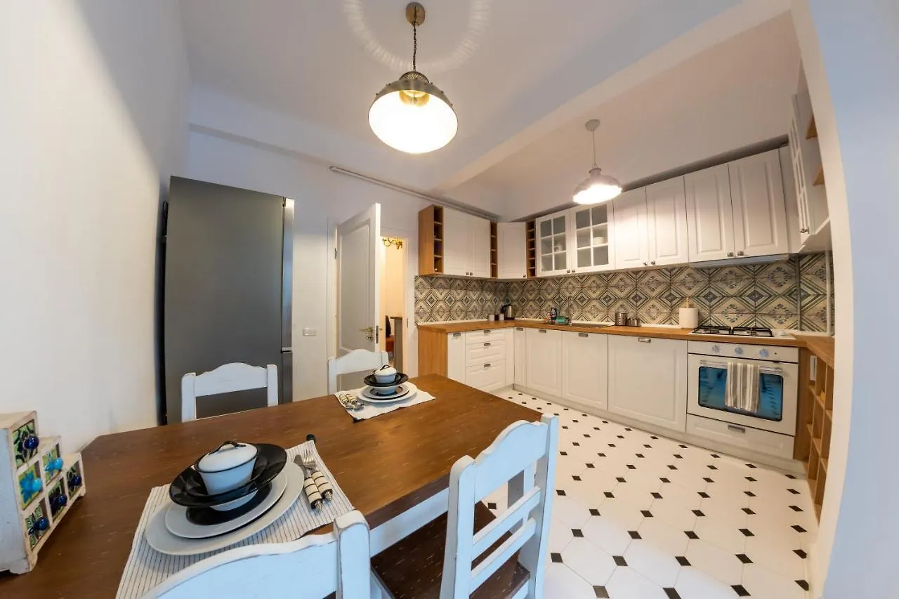 Theatre Rooftop Apartment With Patio Bucarest Roumanie